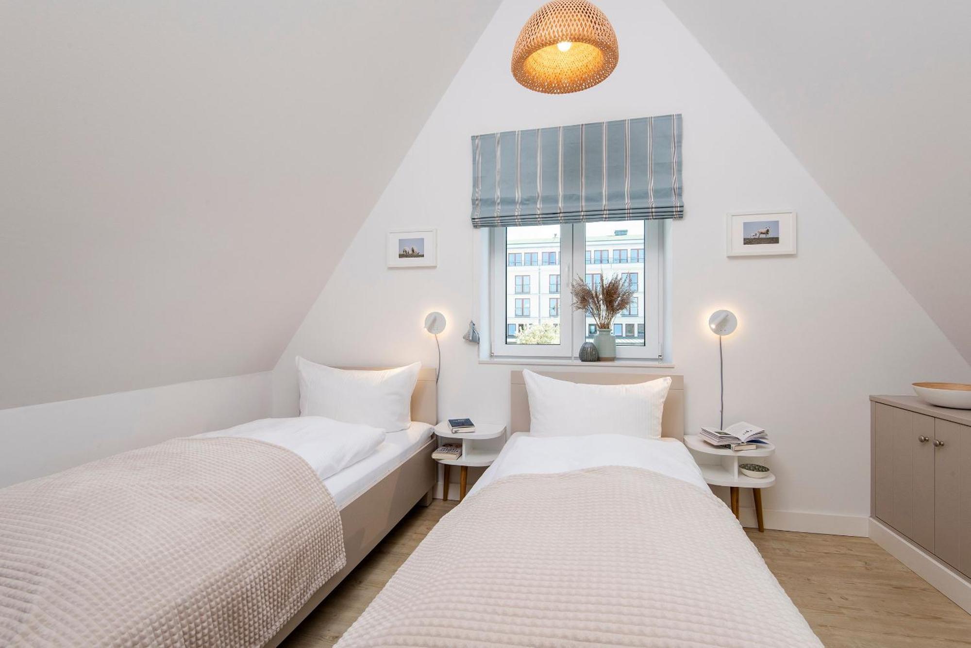 Three-Bedroom House,1693323814:JPEG