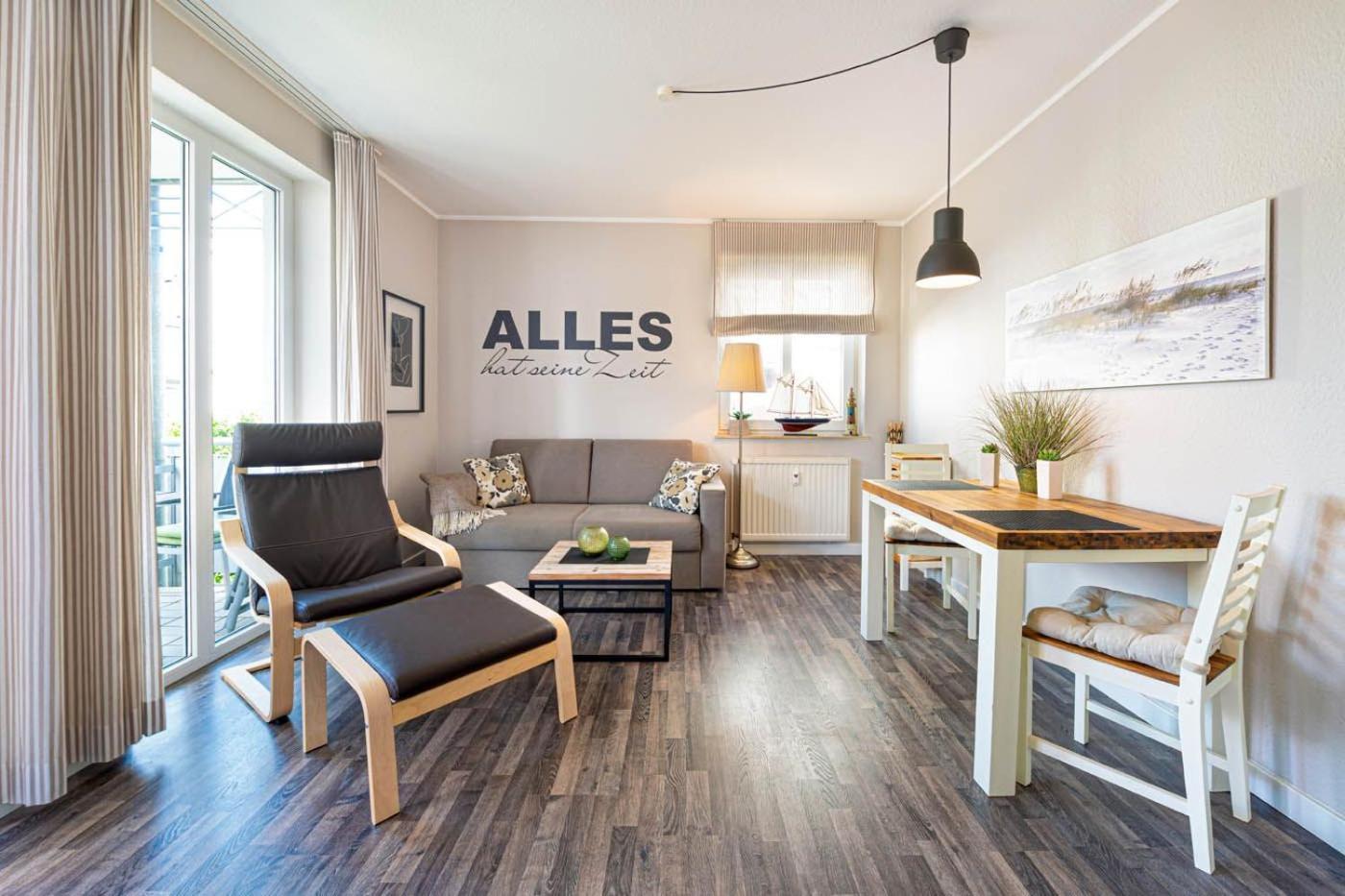One-Bedroom Apartment Balcony,1693459003:JPEG