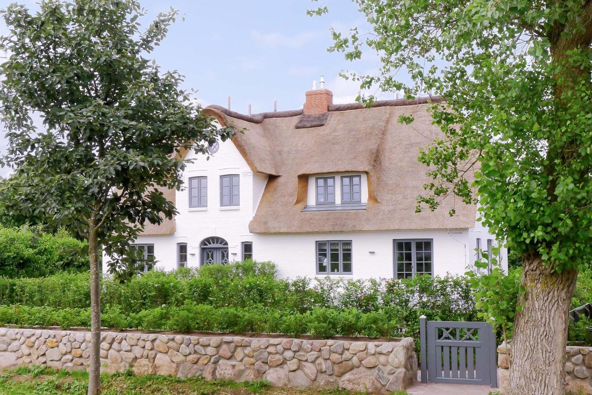 Three-Bedroom House,1696719350:JPEG
