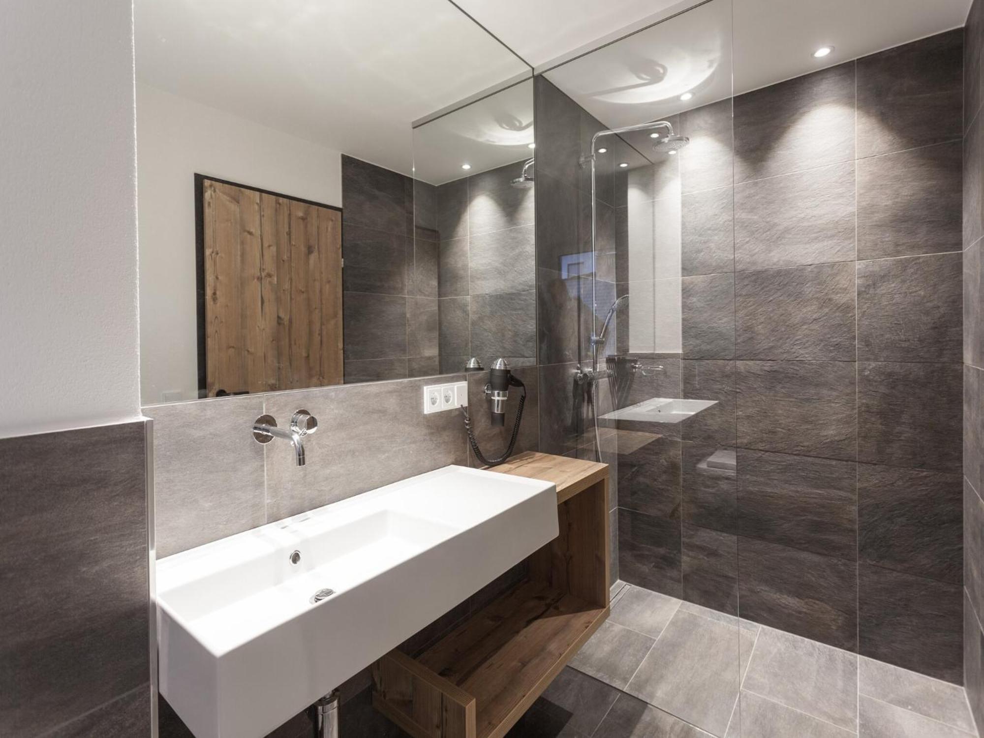 Superior Chalet,1698542494:JPEG