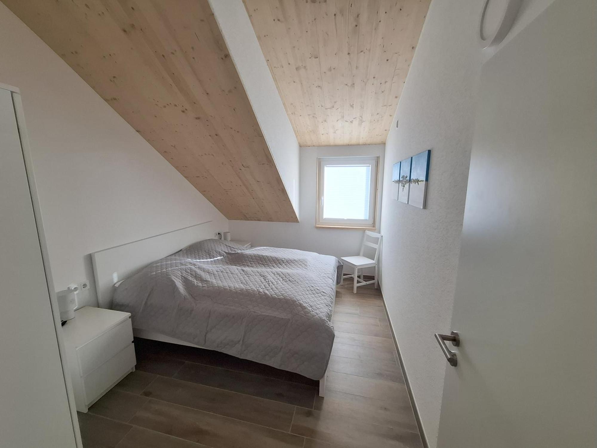 Five-Bedroom House - Pets allowed