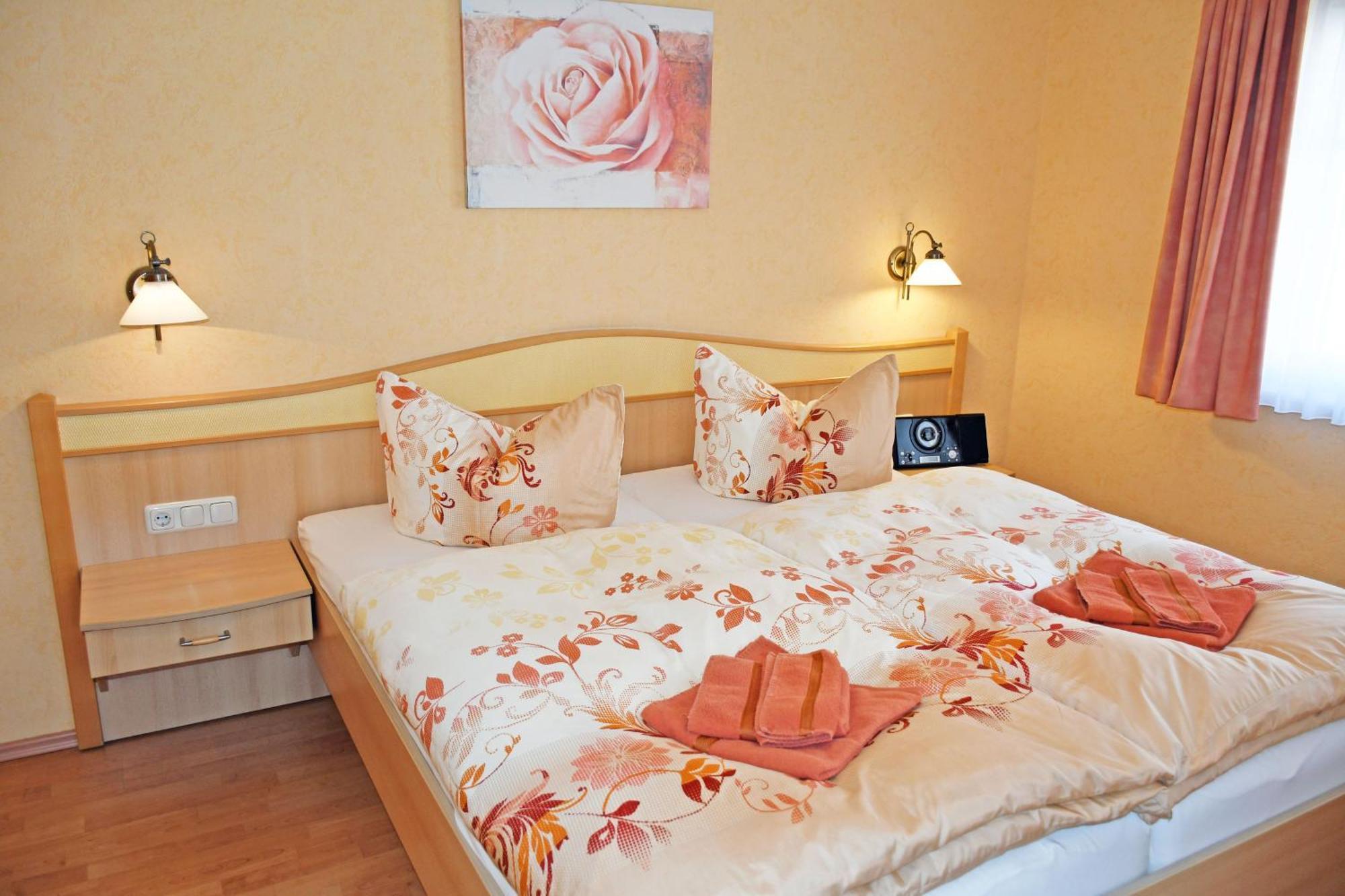 Two-Bedroom Apartment with Shower,1743180935:JPEG