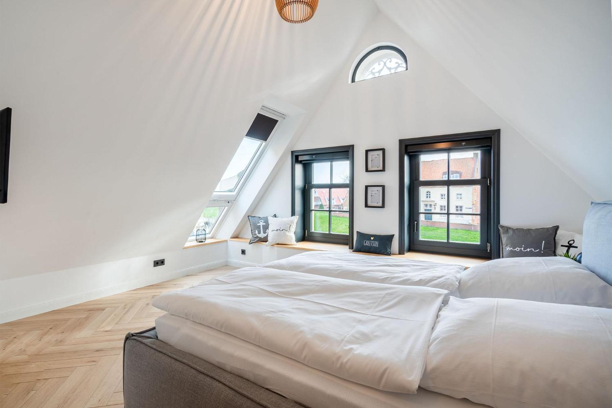 Holiday Home,1743602048:JPEG