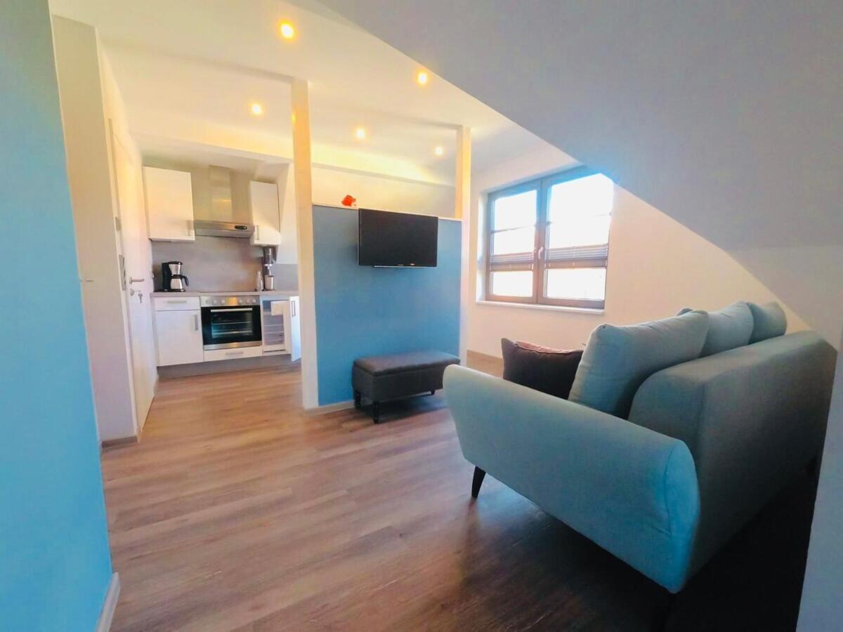 One-Bedroom Apartment Balcony,1750107732:JPEG
