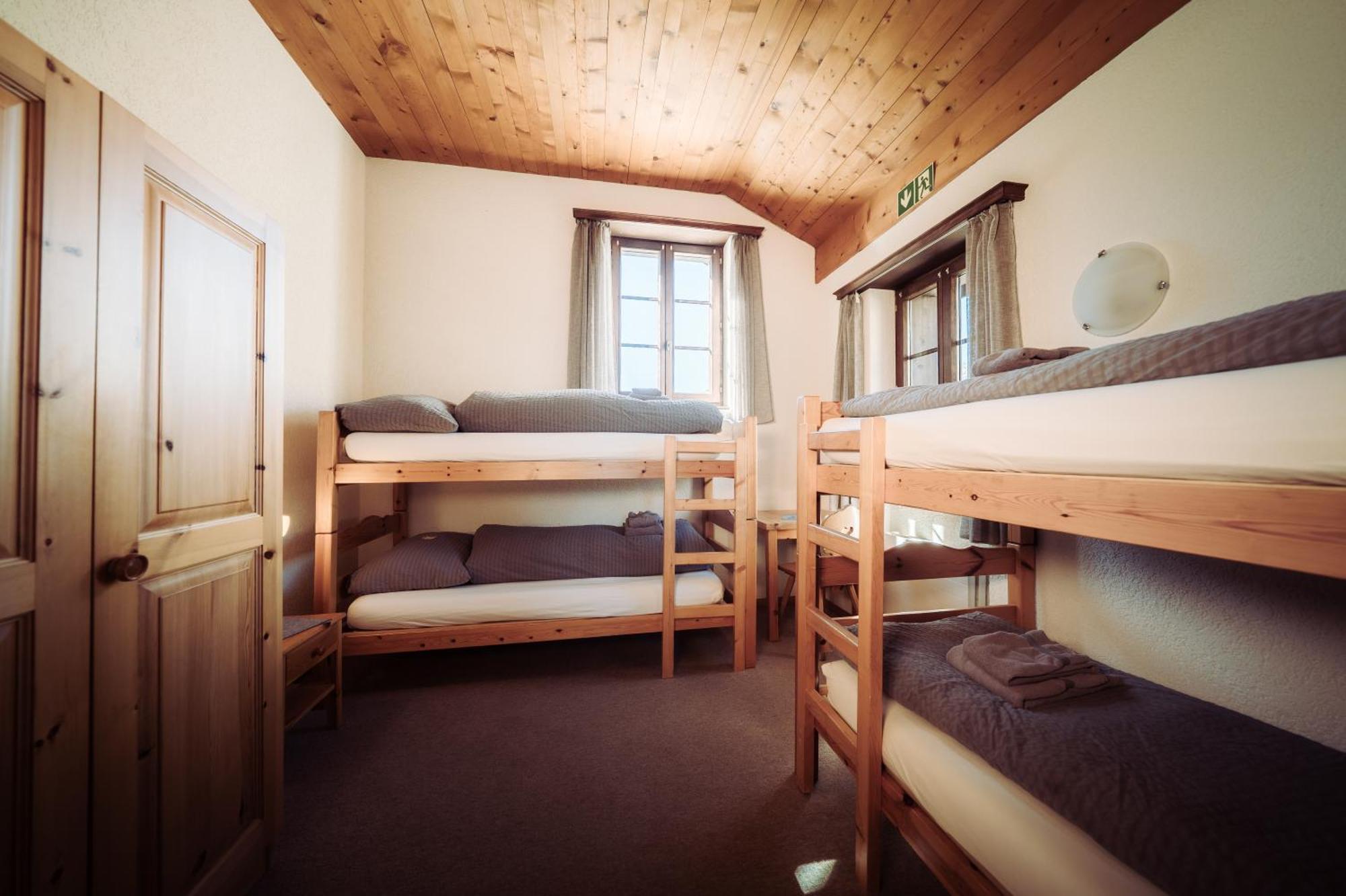 Vierbettzimmer mit Gemeinschaftsbad