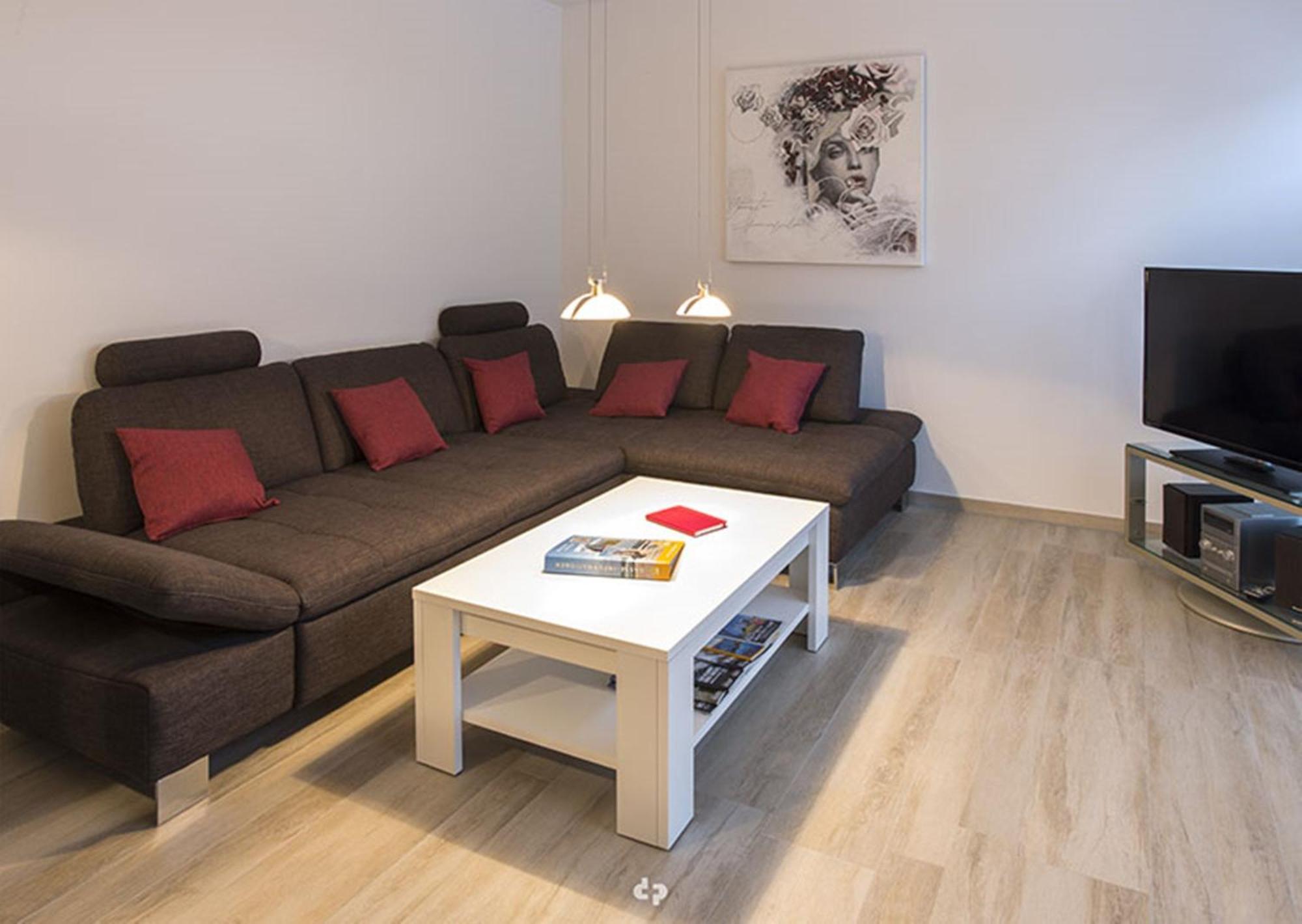 One-Bedroom Apartment Balcony,1756678511:JPEG