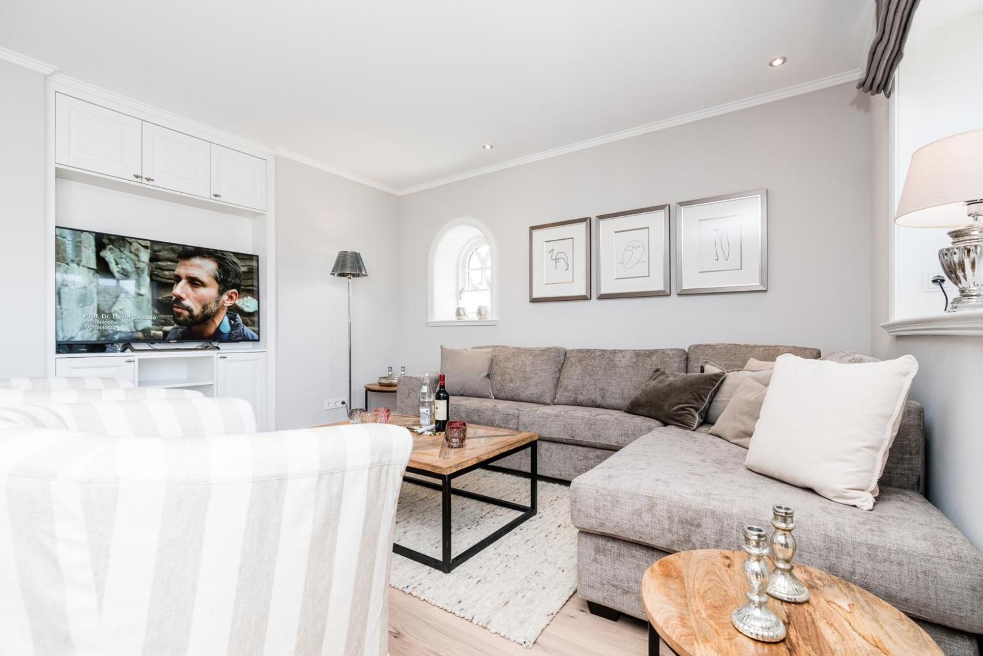 Holiday Home,1759095858:JPEG