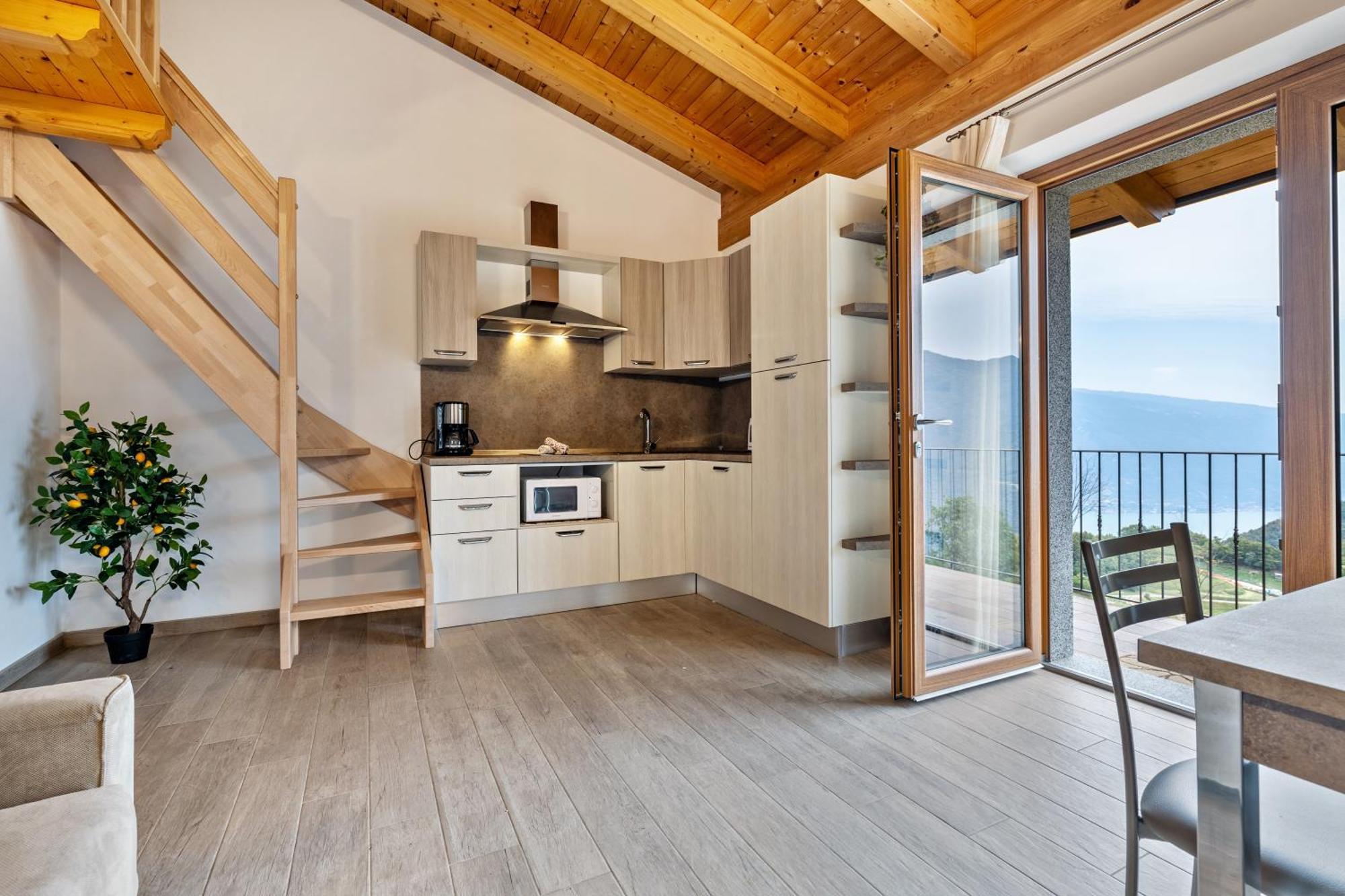 One-Bedroom Apartment Lake View,1766835287:JPEG