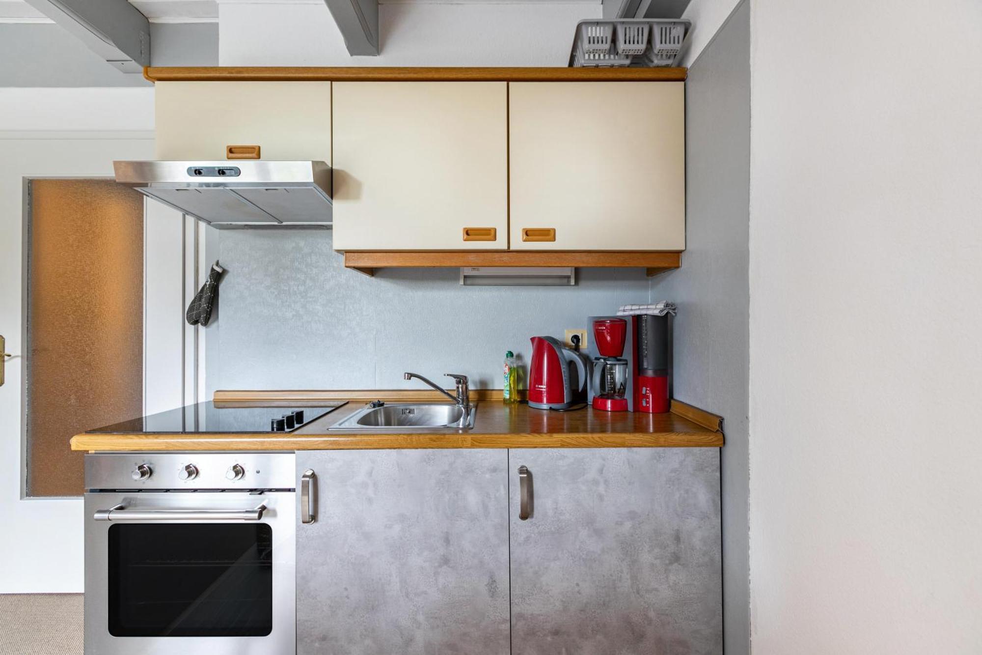 Superior One-Bedroom Apartment Balcony,1767354281:JPEG