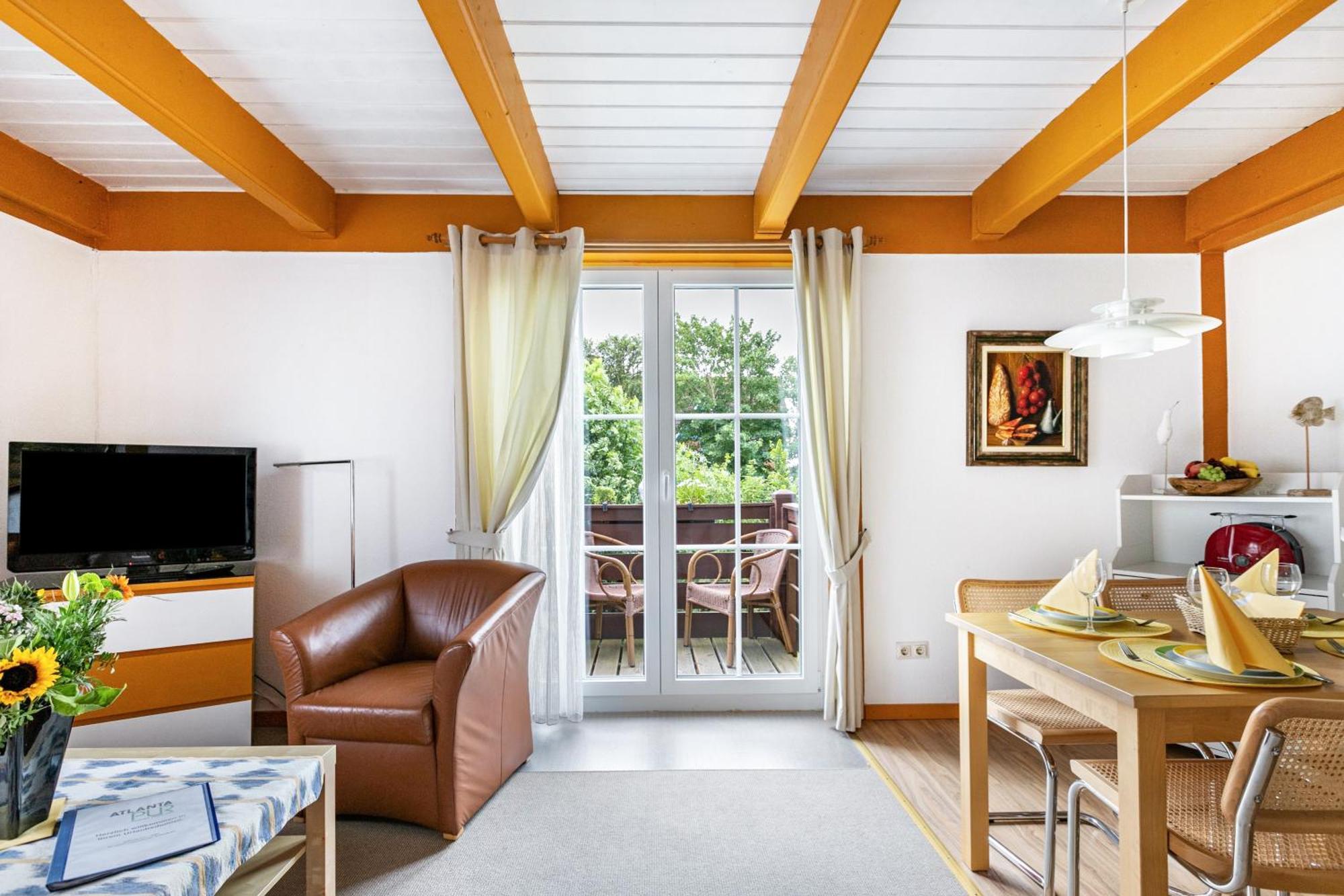 Superior One-Bedroom Apartment Balcony,1767354316:JPEG
