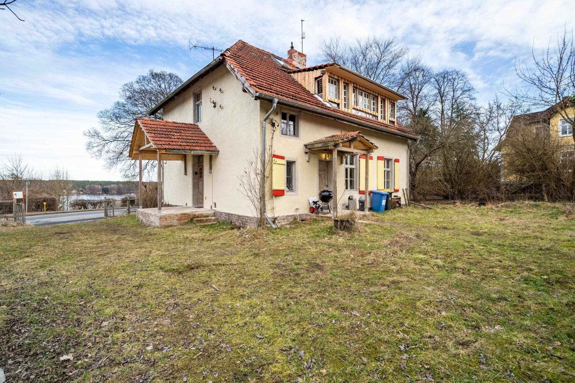 Three-Bedroom House,1768158735:JPEG