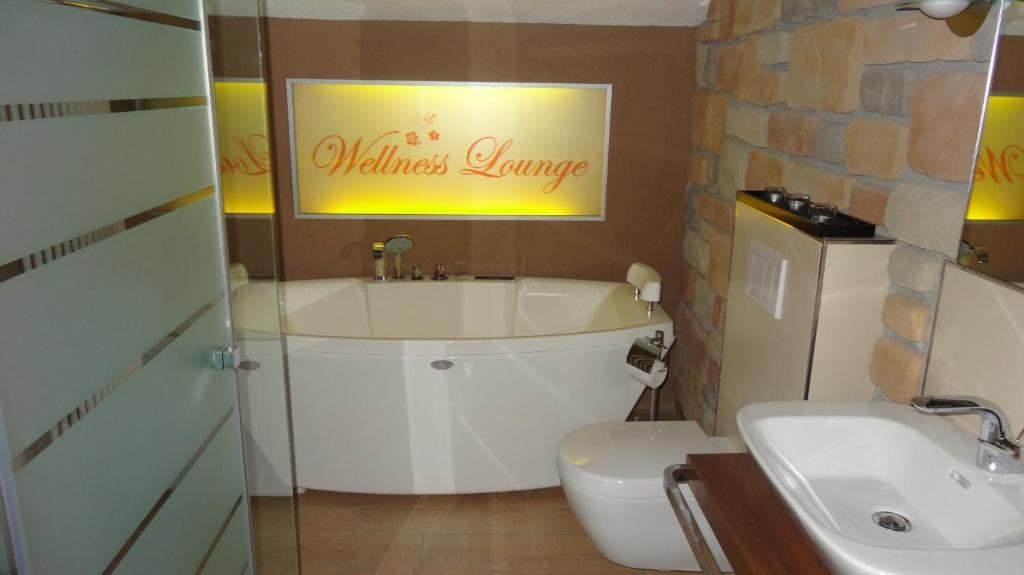 Queen Room with Spa Bath,79592145:JPEG