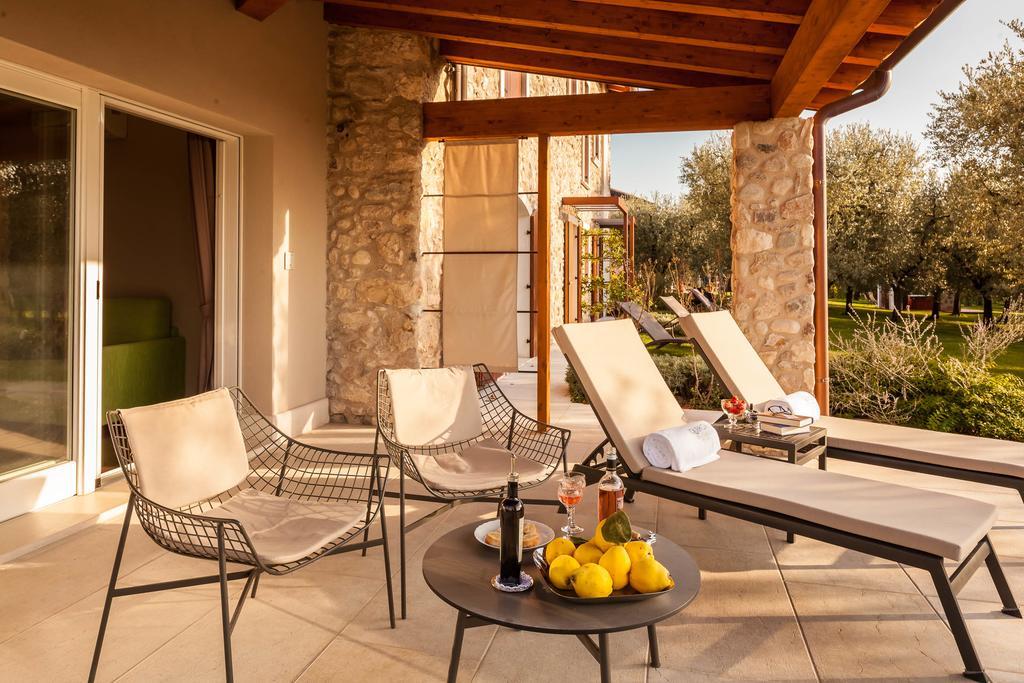 Suite Patio Lake View,216324182:JPEG