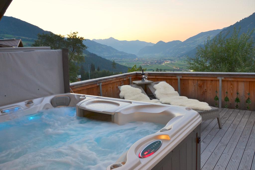 Deluxe Chalet with Hot Tub and Sauna,828655532:JPEG