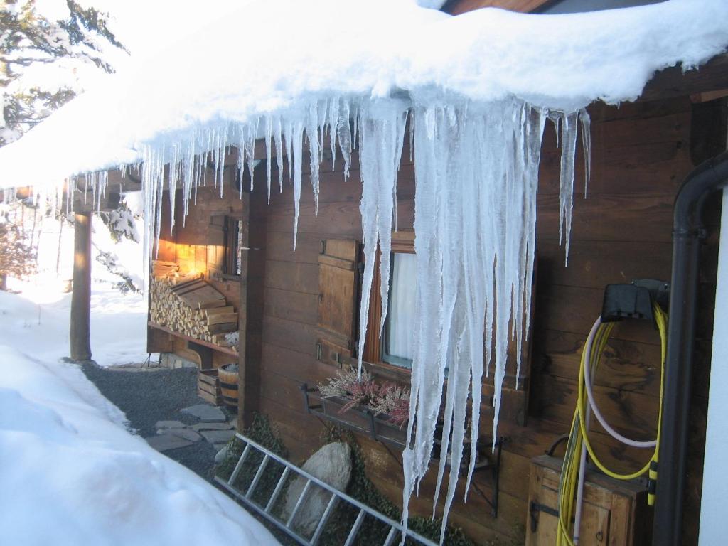 Four-Bedroom House,25324848:JPEG