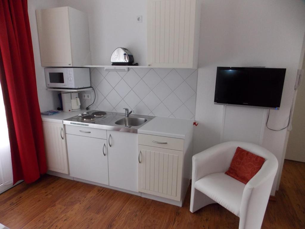 One-Bedroom Apartment,1017144661:JPEG