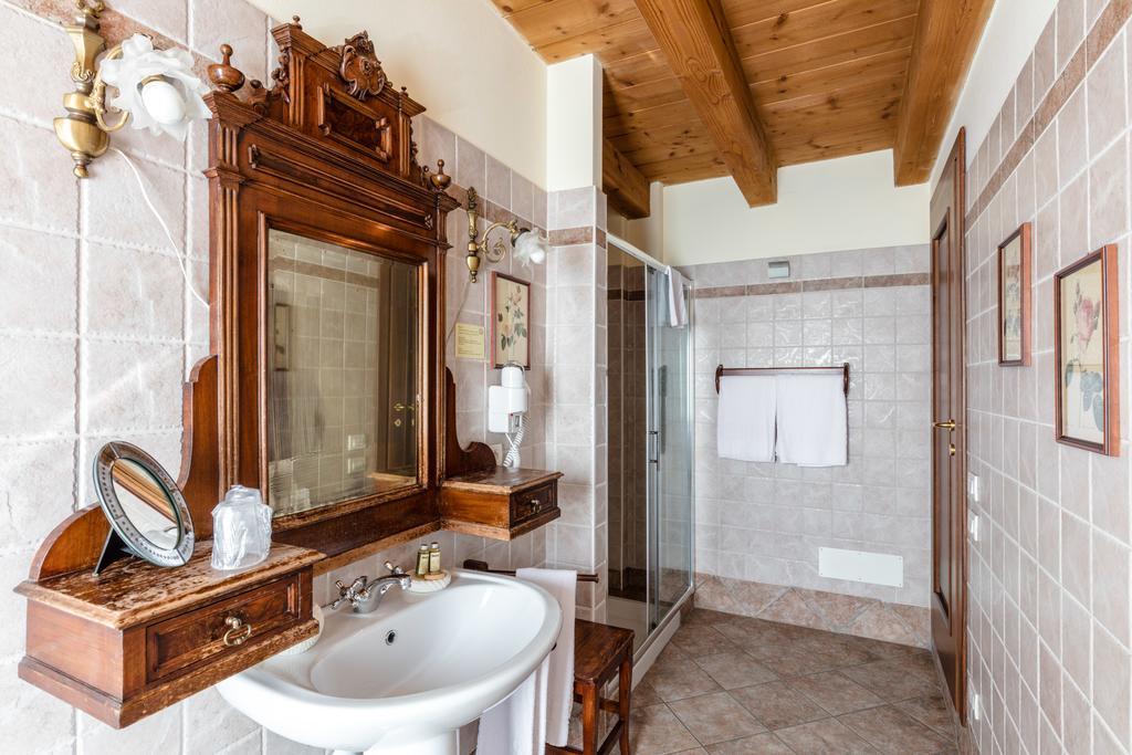 Double Room,322355923:JPEG