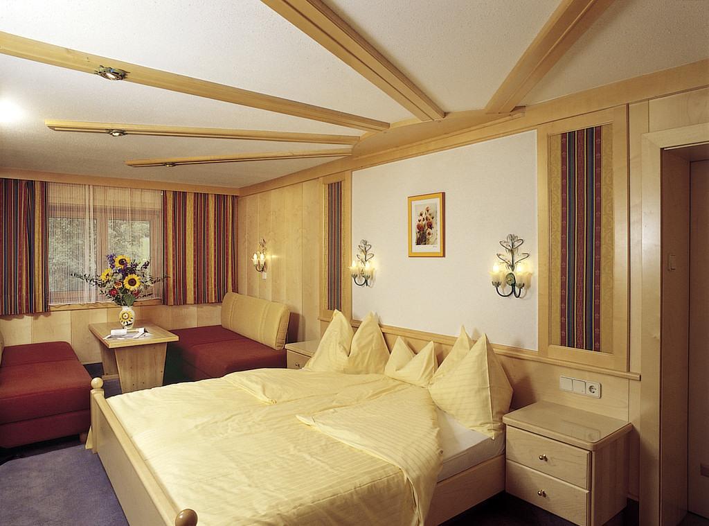 Three-Bedroom House,324137221:JPEG