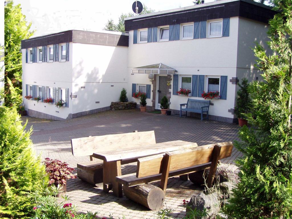 Eight-Bedroom House,303097860:JPEG