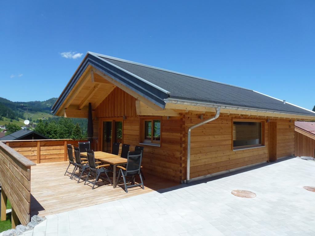 Three-Bedroom House,862491629:JPEG