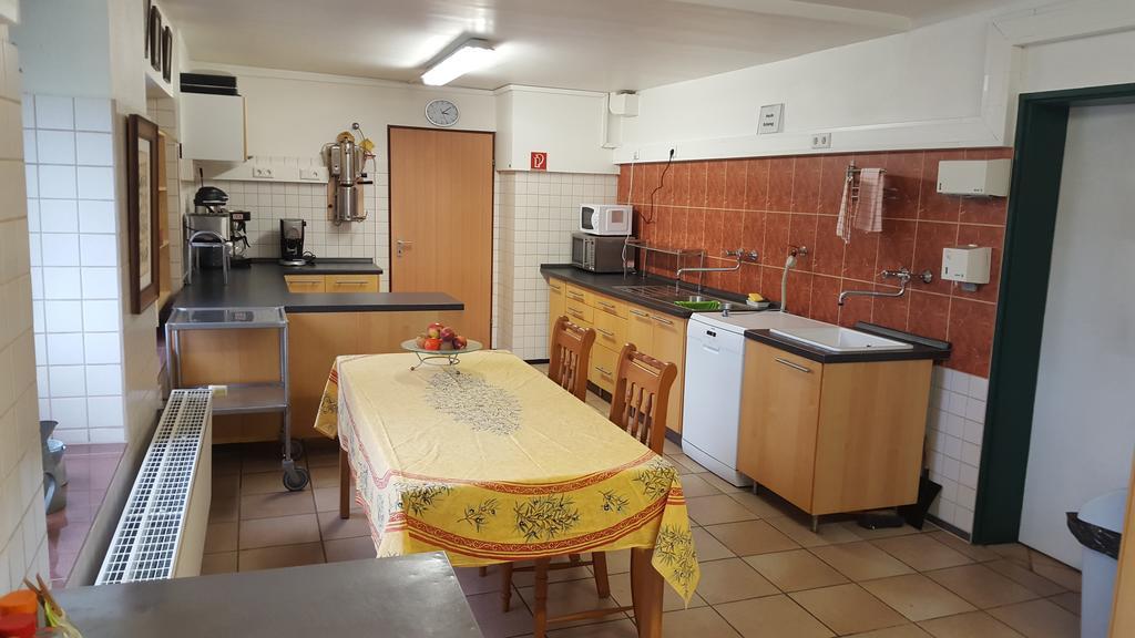 Eight-Bedroom House,330821734:JPEG