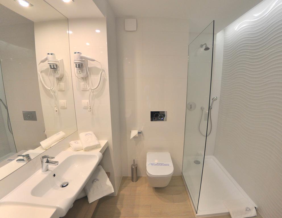 Single Room,545831811:JPEG