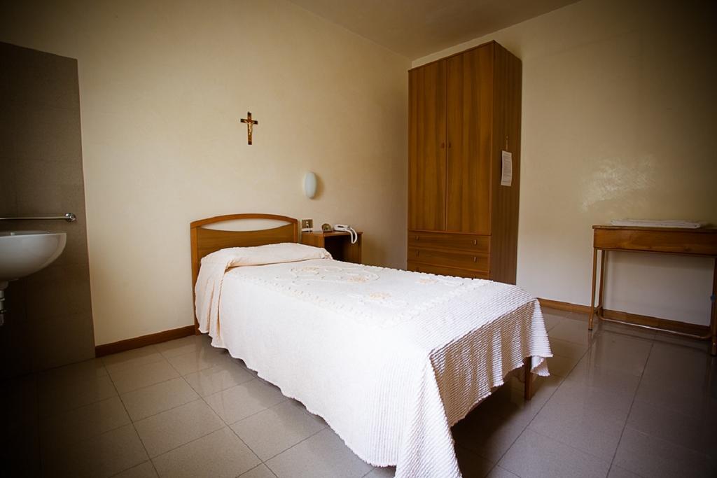 Single Room,1377890699:JPEG
