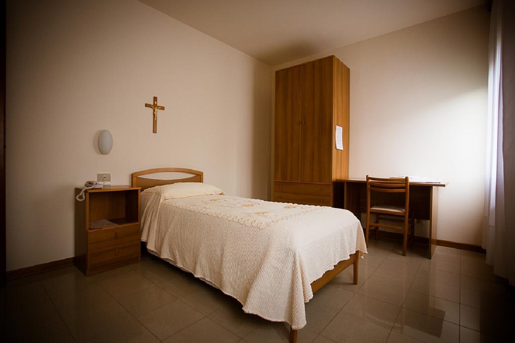 Single Room,1377874922:JPEG