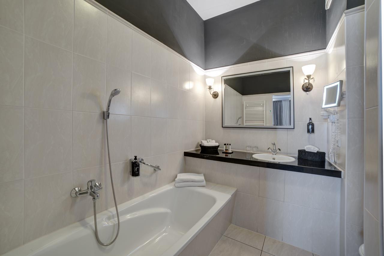 Double Room,1553312632:JPEG