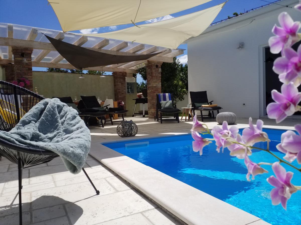 Villa,660293151:JPEG
