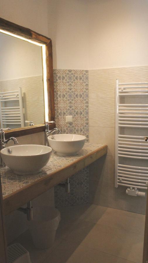 Large One-Bedroom Apartment Balcony,664308276:JPEG
