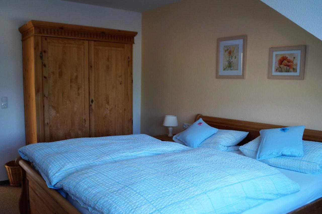 Two-Bedroom Apartment with Lake View,721902676:JPEG