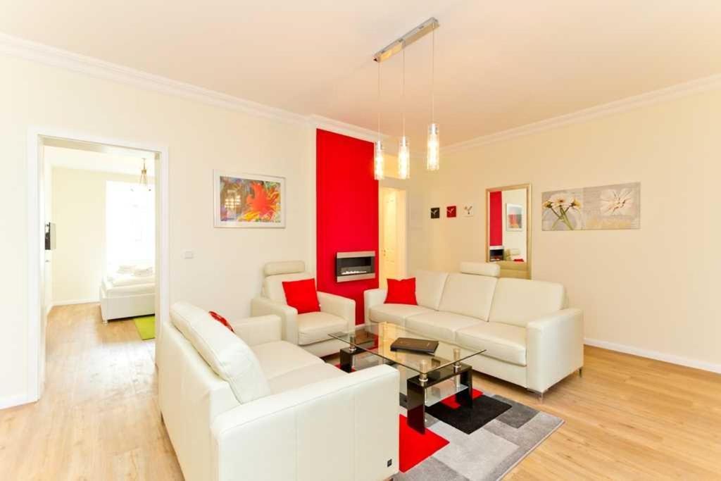 Two-Bedroom Apartment Balcony,761025797:JPEG