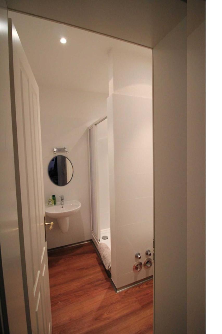 Two-Bedroom Apartment with Balcony,768390892:JPEG