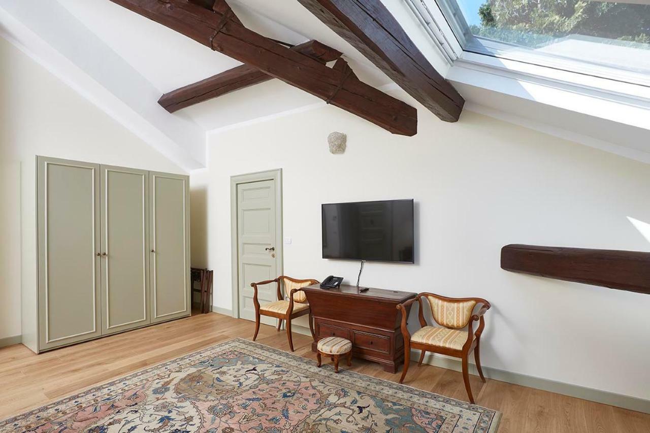 Deluxe Double Room,798362646:JPEG