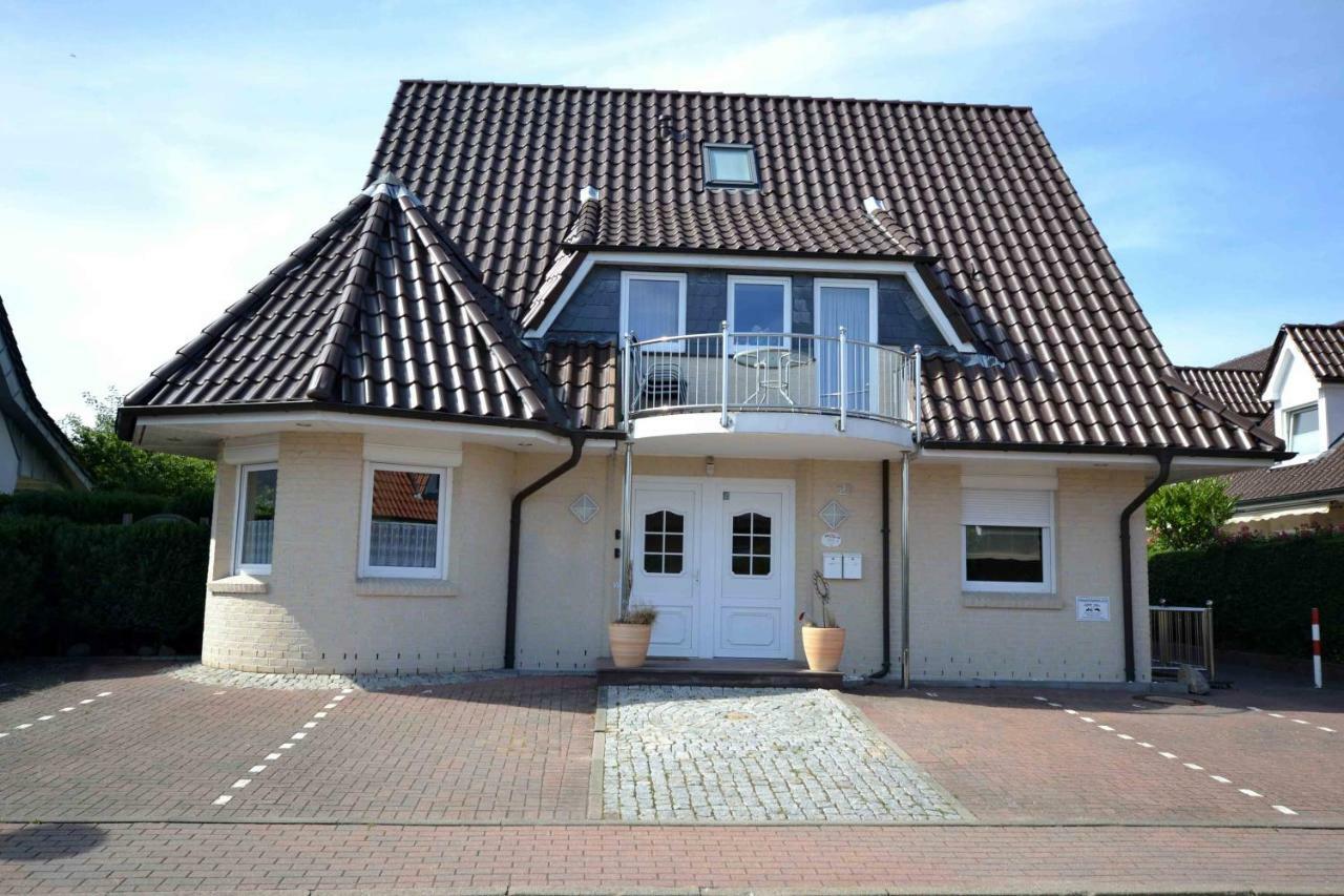 Three-Bedroom House,1048453690:JPEG