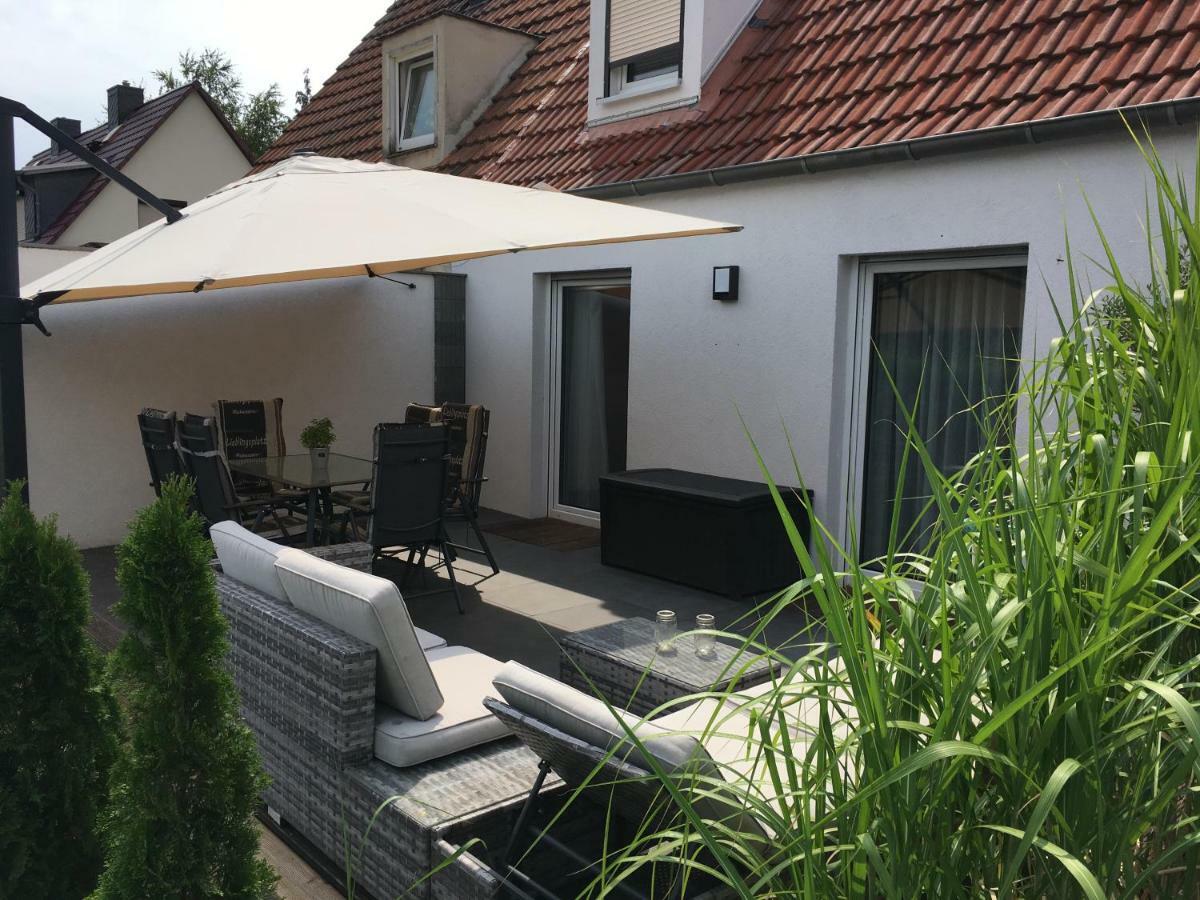Two-Bedroom House,863185034:JPEG