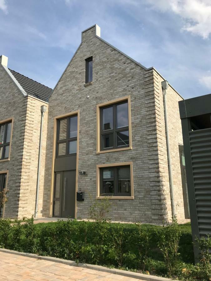 Four-Bedroom House,884401672:JPEG