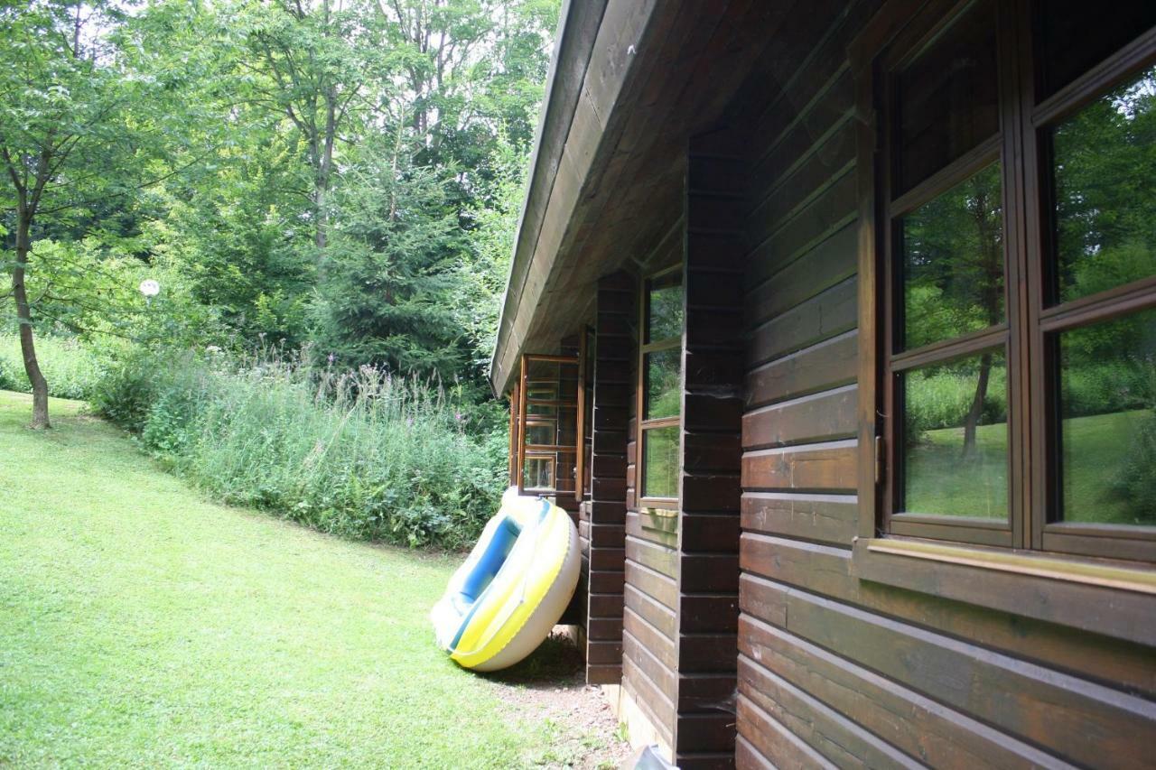 Three-Bedroom House,890076871:JPEG