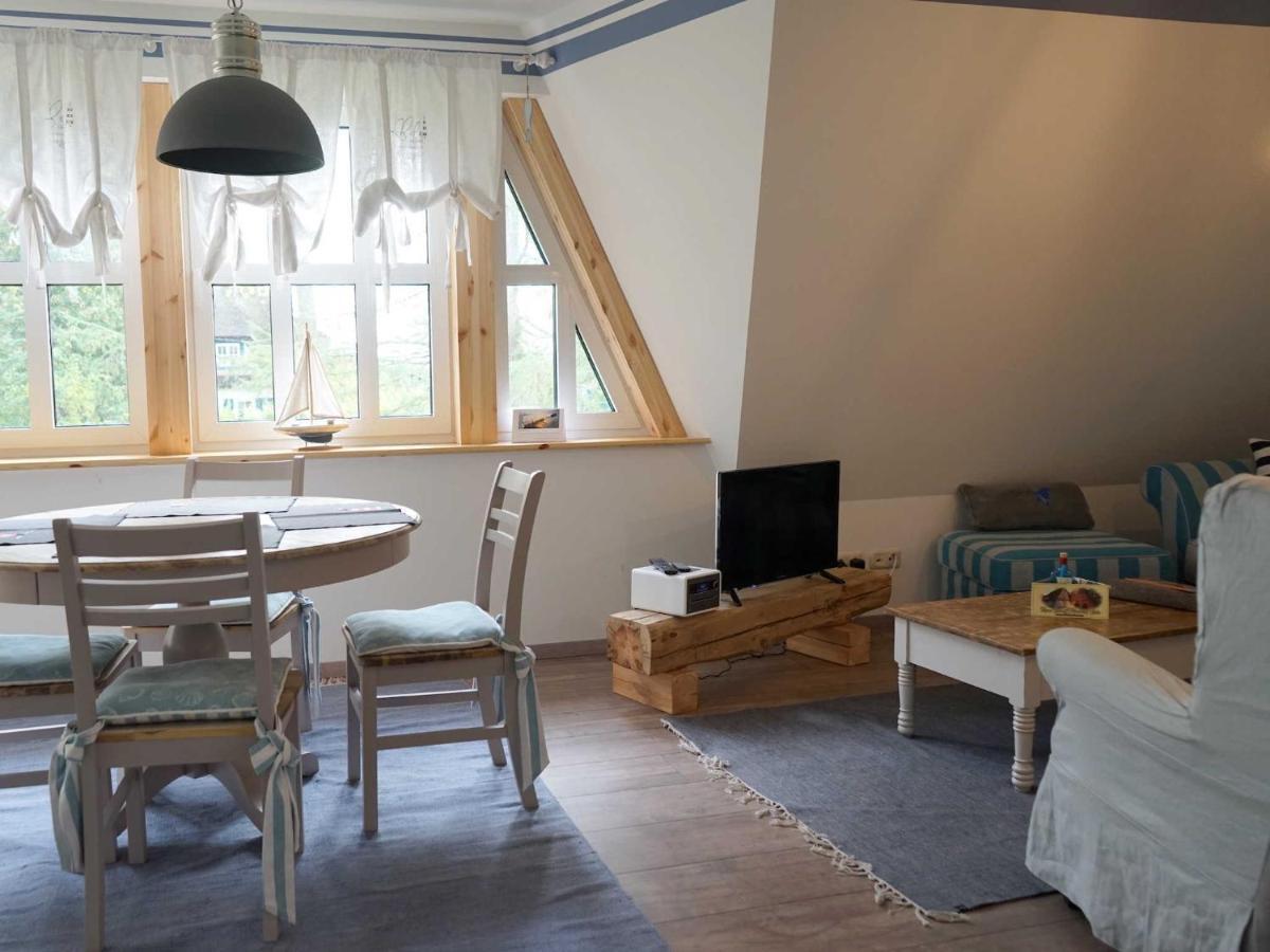 Two-Bedroom Apartment with Shower,949543255:JPEG