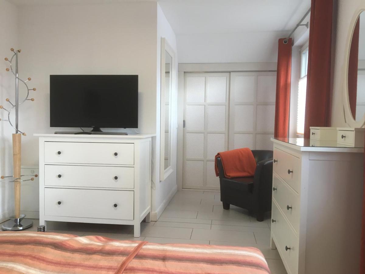 Three-Bedroom House,957935347:JPEG