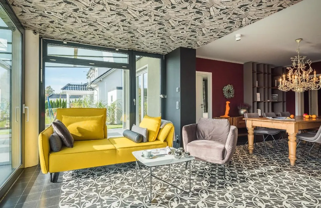 Luxus Ferienhaus für 8 Personen am See inkl. Boot-1