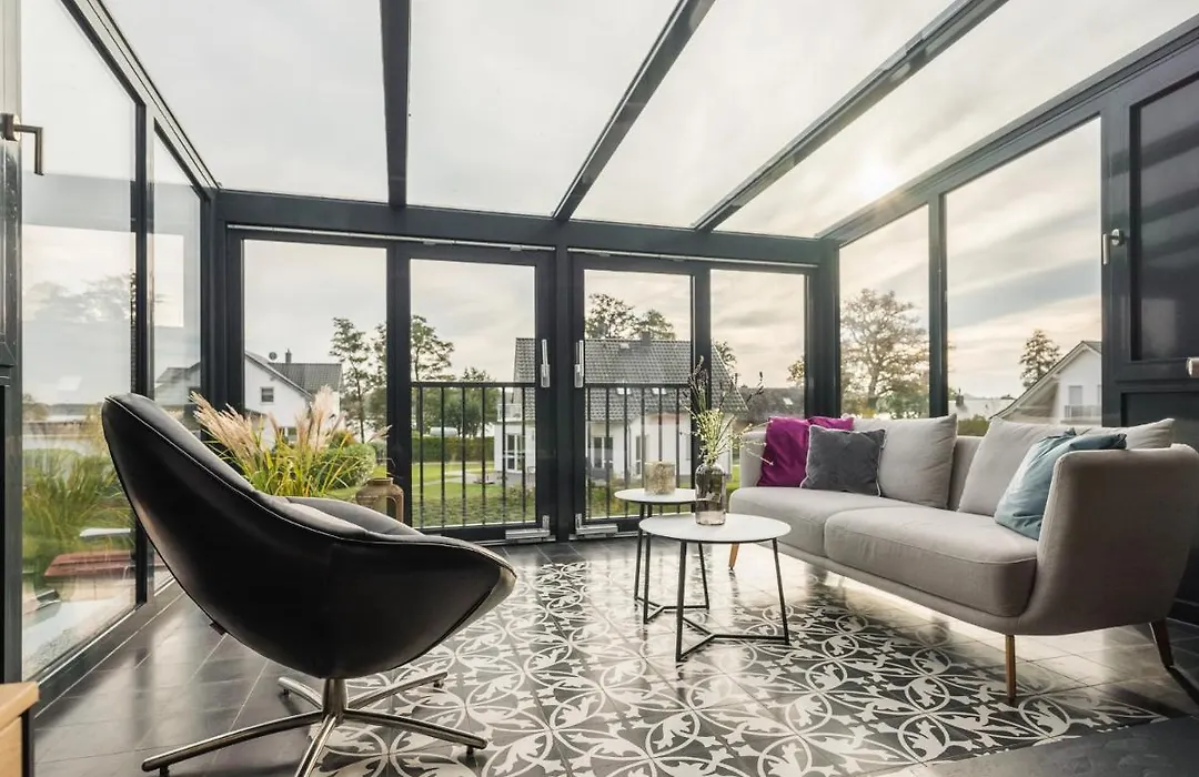 Luxus Ferienhaus für 8 Personen am See inkl. Boot-1