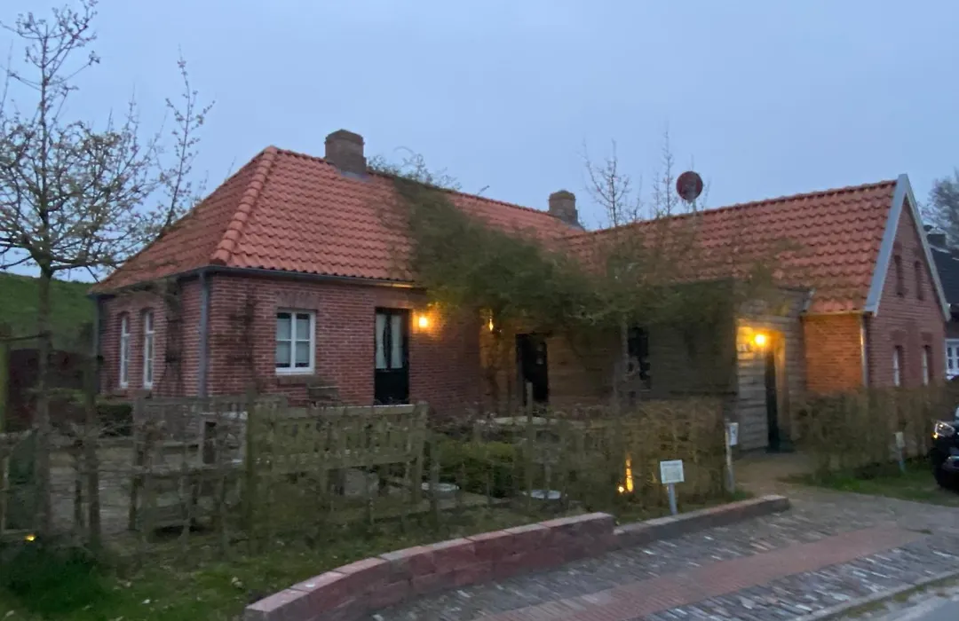 Deichhaus am Greetsieler Hafen Oma Geertje-1