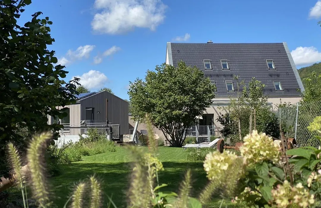 Freistehendes Ferienhaus Renkenmühle näher kann man am Wasser nicht wohnen-1