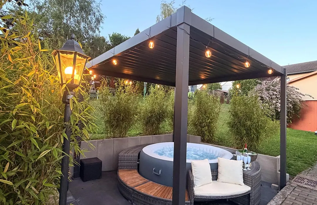 Großes Ferienhaus für 12 -17 Personen mit Whirlpool - Spielzimmer und Garten-1