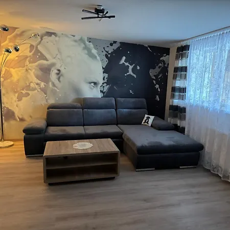 5 Zimmer Haus mit Whirlpool, Grillhütte und privatem Garten, Perfekt für Gruppen oder Familien-2