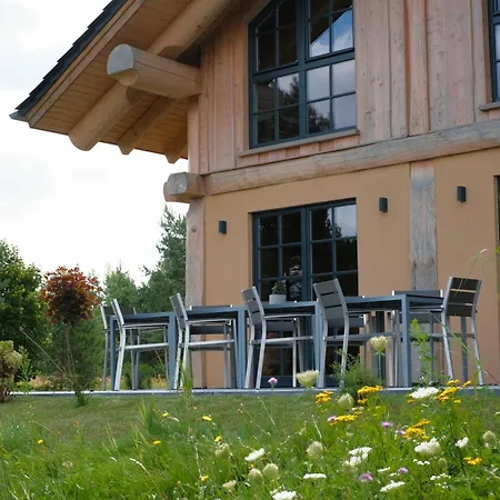 wunderschönes Blockhaus direkt am See für 10 PAX-2