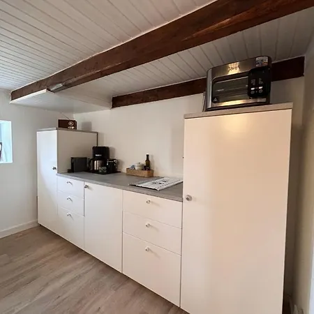 Lüttje Koje - Ferienhaus direkt am Deich und dem Meer dahinter-3