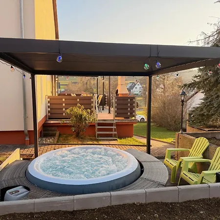 Großes Ferienhaus für 12 -17 Personen mit Whirlpool - Spielzimmer und Garten-2